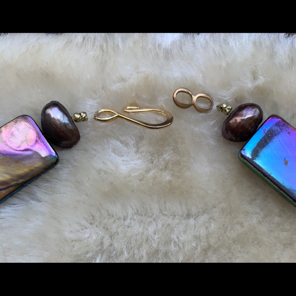 Bronze colored mother of pearl necklace - Picture 3 of 3